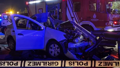 Ümraniye’de feci kaza! Otomobil bariyerlere saplandı: 1 ölü, 1 ağır yaralı