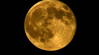 Van Gölü üzerinde dolunay görsel şölen sundu