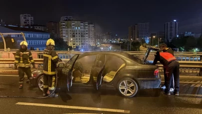 Kayseri’de üst geçitte otomobil yangını korkuttu