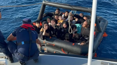 İzmir açıklarında 158 düzensiz göçmen kurtarıldı ve yakalandı