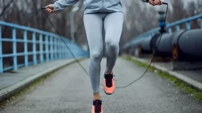 İp Atlamak Kaç Kalori Yakar? Zayıflamaya Etkisi Nedir?