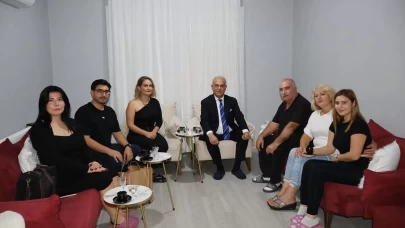 MHP Adana “Hayırlı Günler Komşum” ile gönül kapılarını aralıyor! İlk günde 45 ayrı ev ziyareti