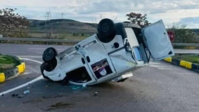 Ankara’da hafif ticari araç takla attı: 1 yaralı