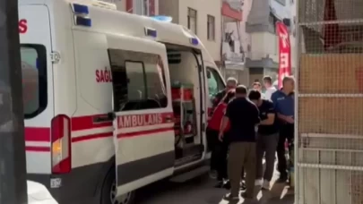 Antalya’da komşular arasında bıçaklı kavga: 1 yaralı