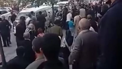 Görüntüler sosyal medyada viral oldu! Düğünde aileler arasındaki kavga cep telefonu kamerasına yansıdı, mutlu gün kabusa döndü