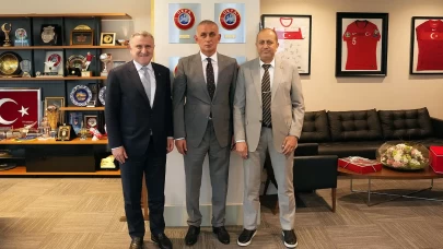 Bakan Bak ve Suriyeli mevkidaşı ile TFF'yi ziyaret etti