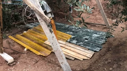 Manisa’da bahçesini define alanına çevirdi