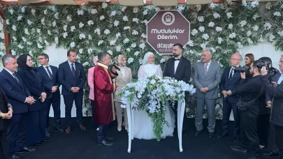 Bakan Göktaş, evlilik kredisinden yararlanan çiftin nikah şahidi oldu
