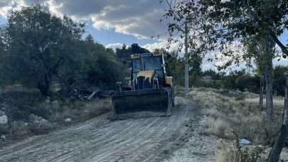 Denizli'de yol rezaleti! Acıpayam Belediyesi görevini yapmayınca vatandaş kendi yolunu kendi açtı