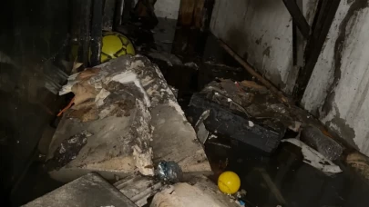 Beyoğlu’nda rögar taştı, halı dükkanı su altında kaldı