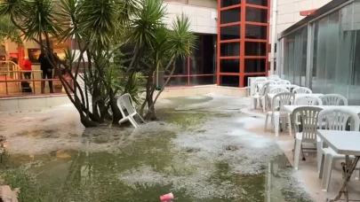 Ağaçlar devrildi, yollar göle döndü