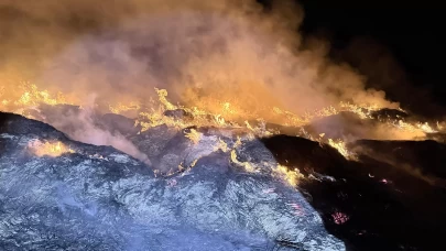 Eber Gölü'nden toplanan kamışların depolandığı alanda yangın