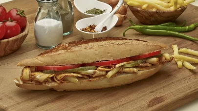 Hazır Döneri Unutturacak Tarif! MasterChef Usulü Soslu Tavuk Dönerle Lokanta Lezzeti Artık Mutfakta!