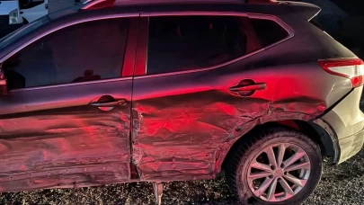 Van Gevaş’ta korkunç kaza: Lastiği patlayan otomobil cip ile çarpıştı