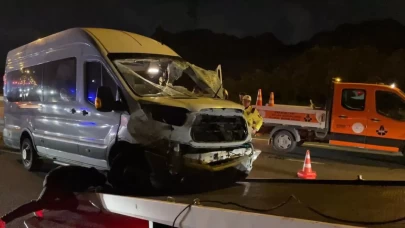 İstanbul'da minibüs devrildi