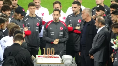 Hakan Çalhanoğlu’na 100. maç sürprizi