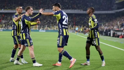 Fenerbahçe ilk yarıda attığı gollerle güldü