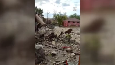 Ankara’da fırtına cami minaresini yıktı