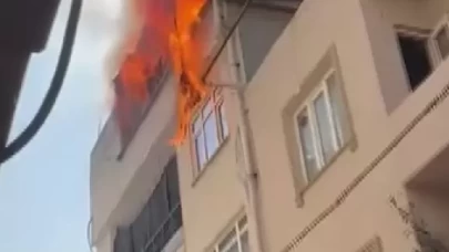 Çatı katında çıkan yangın paniğe neden oldu