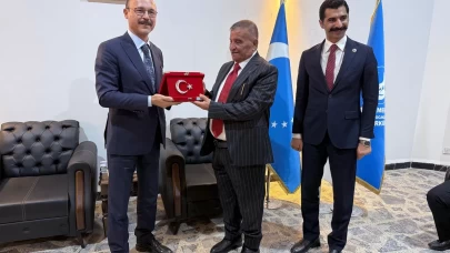 Türkçe öğretimiyle kardeşlik bağlarımız güçleniyor: Kerkük’te Türkmen gençlerin ve Türkmeneli'ndeki Türkologların sertifika töreni yapıldı