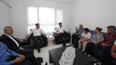 Bakan Kurum, depremden etkilenen Açıkgöz ailesini ziyaret etti