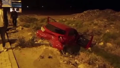 Hatay’da iki otomobil çarpıştı