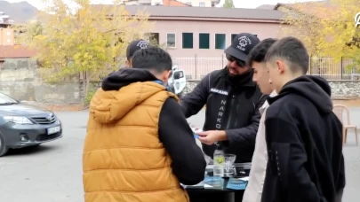 Hakkari’de ‘Narko Tır’ öğrencilerle buluştu: Uyuşturucunun zararları anlatıldı