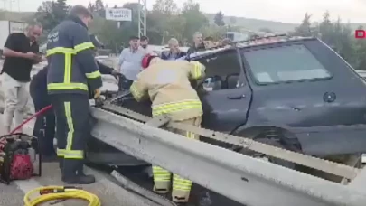 Bursa’da otomobil refüje çarptı: 4 kişi yaralandı