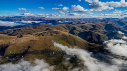 Trabzon'un Sultan Murat Yaylası sonbahar ve sisle büyülüyor