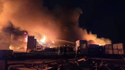 Ankara'da geri dönüşüm fabrikasında korkutan yangın!