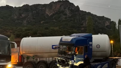 Burdur’un Çeltikçi ilçesinde tır makasladı: Kara yolu kısa süreliğine trafiğe kapandı