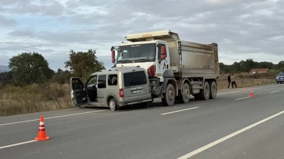 Çanakkale'de kamyon ile ticari araç çarpıştı: 1 ölü