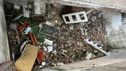 Çöp ev apartmanı isyan ettirdi