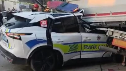 Manisa'da polis aracı TIR'a çarptı: 1 şehit, 1 yaralı