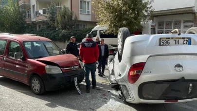 Karaman’da feci kaza: Araçlar hurdaya döndü! Sürücü son anda kurtuldu