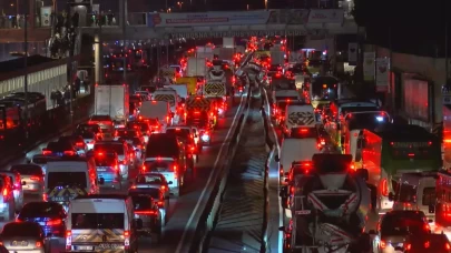 İstanbul trafiğinde kilitlenme: Yoğunluk yüzde 83’e ulaştı