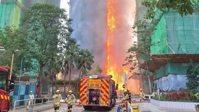 Hong Kong'da gökdelende yangın paniği: 13 ölü
