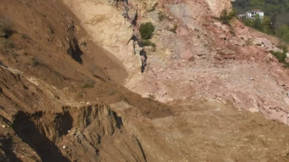 Fatsa-Çatalpınar yolundaki göçükte arama çalışmaları risk nedeniyle askıya alındı