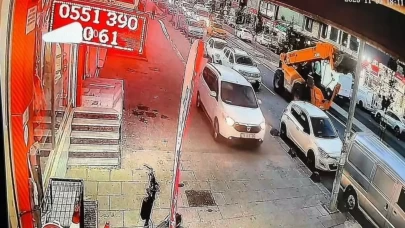 Trafikte beklemek istemedi, kaldırıma çıktı! İstanbul’da tehlikeli anlar kamerada
