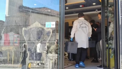 Fatih’te otelde kalan iki kardeş ‘gıda zehirlenmesi’ şüphesiyle hastaneye başvurdu