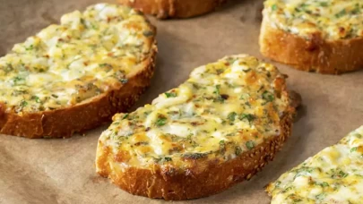 15 Dakikada Kahvaltı Keyfi: Fırında Yumurtalı Ekmek ile Pratik Lezzet!