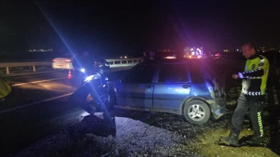 Bursa’da park halindeki otomobil yola fırladı! Yolcu otobüsüyle çarpıştı