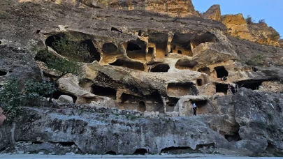 Gabar Dağı'ndaki saklı cennet: "7 katlı apartman mağarası"