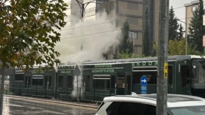 Gaziantep’te yolcu dolu tramvaya yıldırım düştü!
