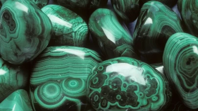 Malakit taşıyla ağrılara doğal çözüm!