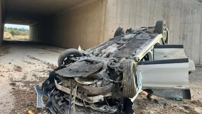 İstanbul-İzmir Otoyolu'nda otomobil şarampole devrildi: 4 yaralı