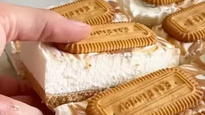 Beyaz Çikolatalı Krem Badem Dilimleri Tarifi: Evde Pratik ve Şık Tatlı