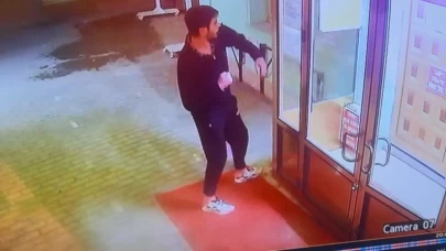 Camiye saygısızlık kamerada!