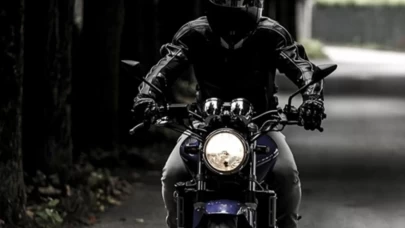 Kağıthane'de trafikte tehlikeli hareketler yapan motosikletliye 15 bin 768 TL ceza!