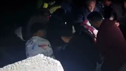 Hatay’da genç kız limanda kayalıklardan denize düştü: Durumu ağır